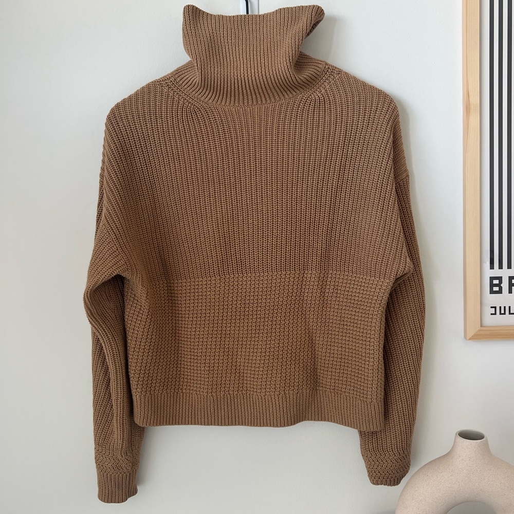 Atmos & here turtle neck sweater. Sz S